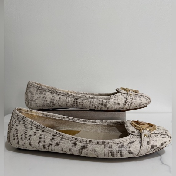 Michael Kors Shoes - Michael Kors Size9 Cream and Gold Flats
